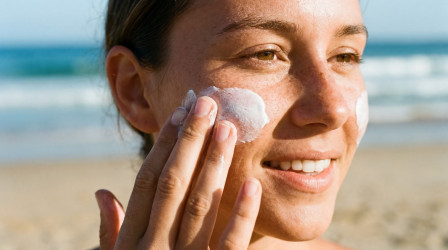 Môže opaľovací krém spôsobiť rakovinu? Čo hovoria vedecké dôkazy a prečo sa netreba báť SPF