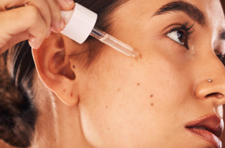 Retinol, retinal alebo retinoidné sérum? Rozdiely, účinky a čo vybrať pre svoju pleť