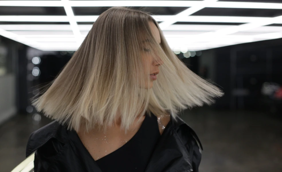 clavicut 2026 trendový dámsky strih vlasov po kľúčnu kosť s moderným stylingom