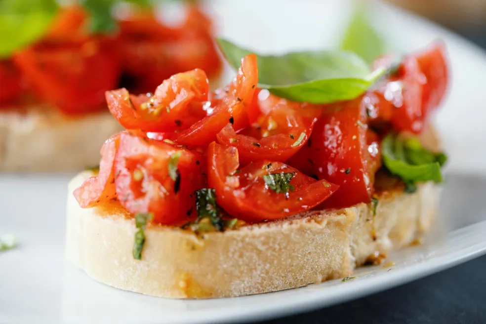 pan con tomate s opečeným chlebom