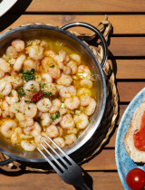 Tapas na letnú oslavu: 10 jednoduchých receptov na španielske chuťovky, ktoré zmiznú zo stola ako prvé