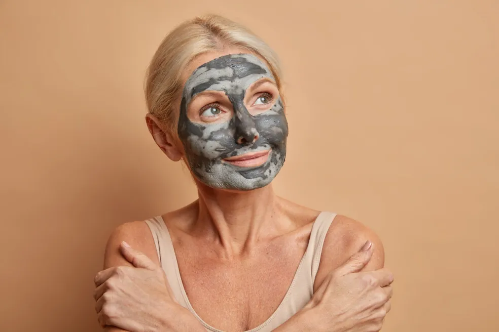 jednoduchá ranná a večerná skincare rutina pre menopauzálnu pleť