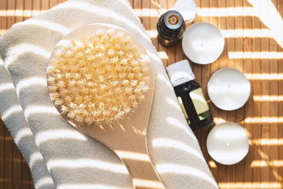 dry brushing ako mechanická exfoliácia tela
