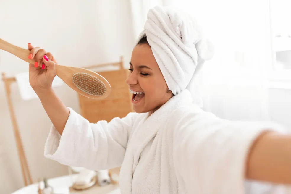 suchá kefa na telo ako súčasť body-care rutiny