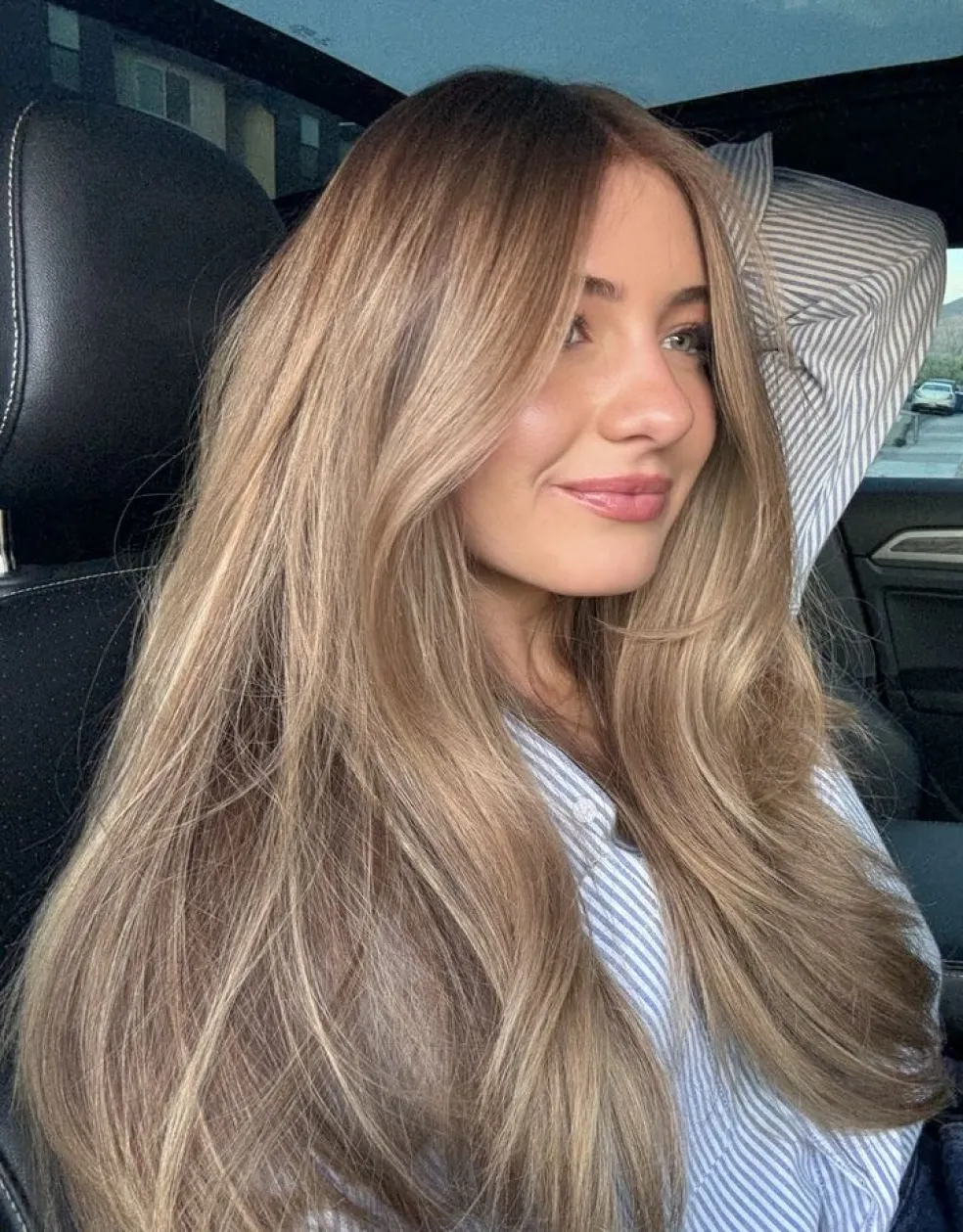 teddy bear bronde na blond vlasoch s béžovými a svetlohnedými lowlights