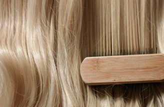 Hair gloss na vlasy: Čo dokáže, ako dlho vydrží a komu sa oplatí