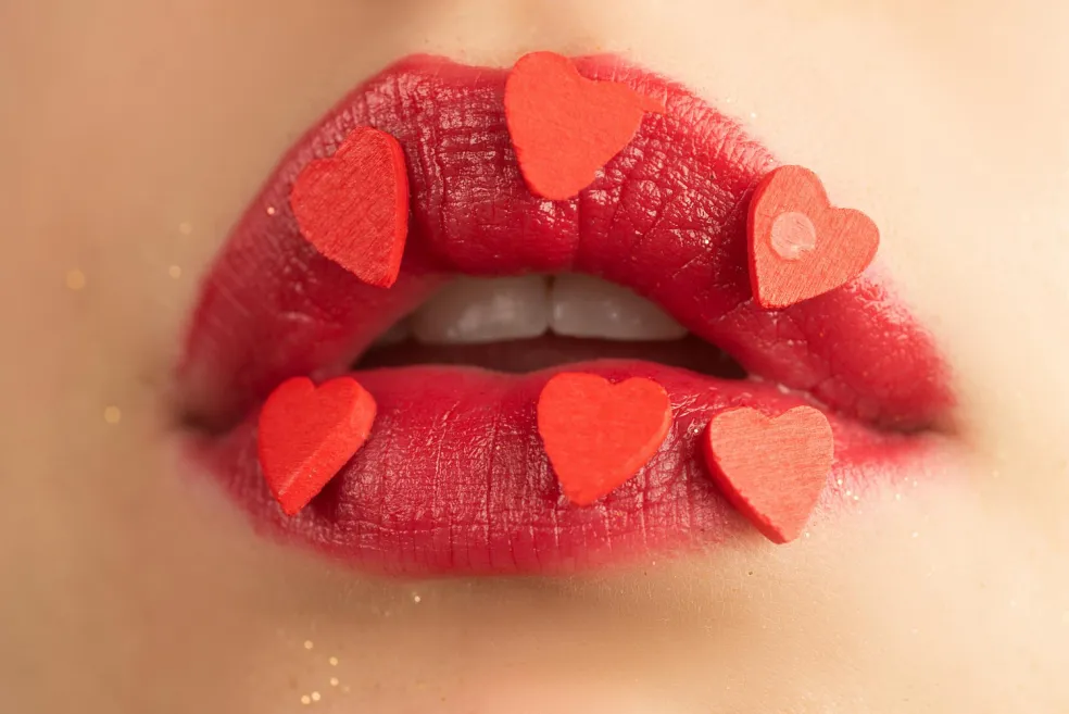 kiss-proof rúž a dlhotrvajúce líčenie pier