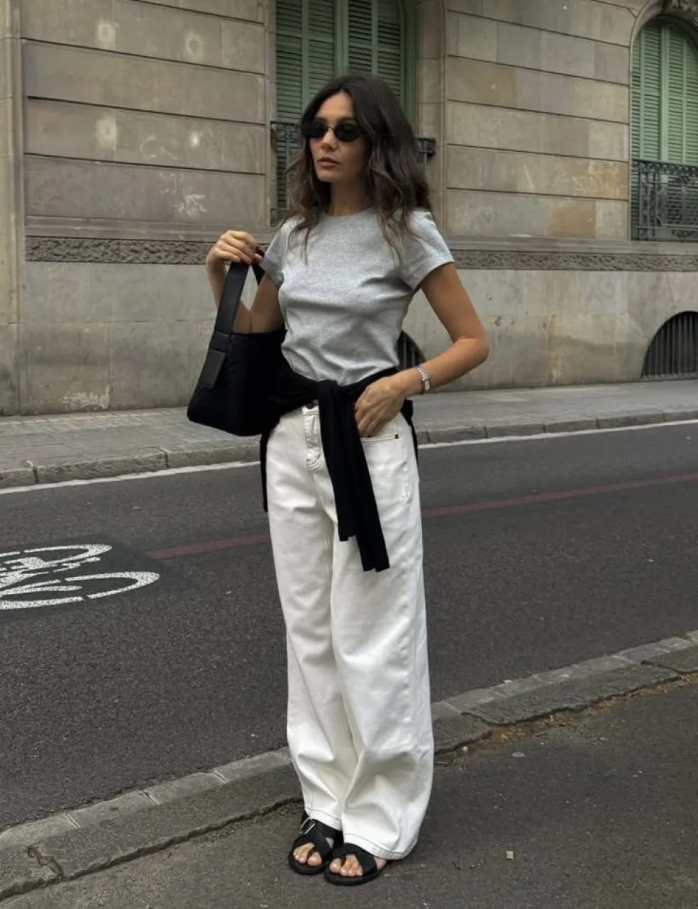 prechod medzi letným a jesenným šatníkom s vrstvenými outfitmi