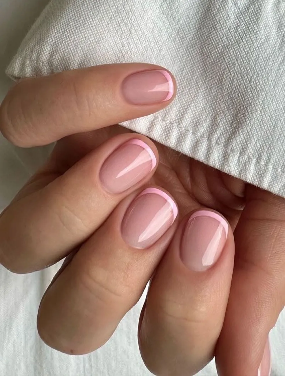 ballet blush nechty s mikro-French manikúrou