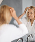 Scalp aging: Jak stárnutí pokožky hlavy ovlivňuje růst a hustotu vlasů