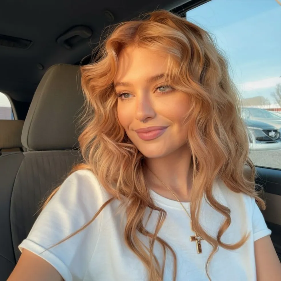 jemná jahodová blond farba vlasov