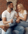 Proč mohou být páry, které spolu „pomlouvají“, šťastnější? Vědci našli zajímavou souvislost