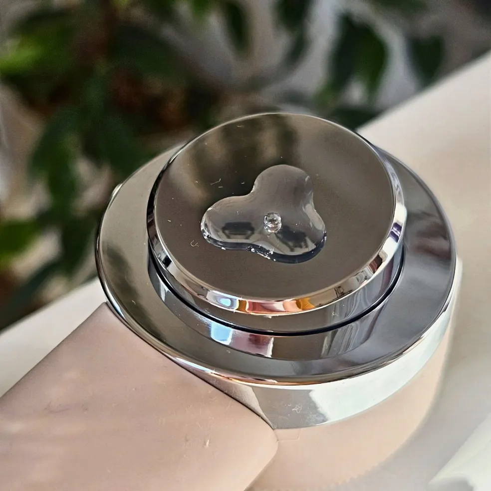 Mary Kay Skinvigorate DUO kefka a Mary Kay Clinical Solutions® Hydratačné supersérum hrejivá masáž