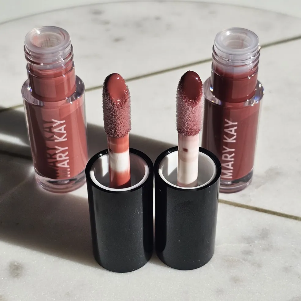 farebný olej na pery Mary Kay aplikátor