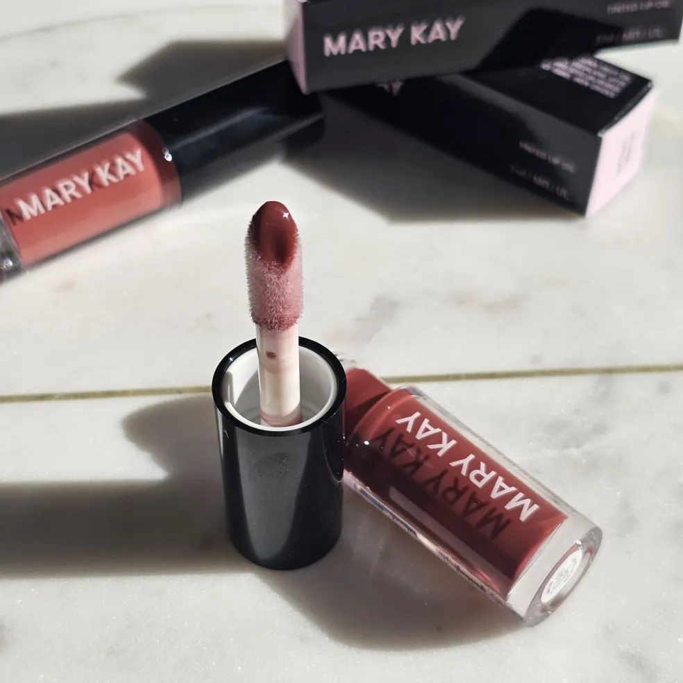 farebný olej na pery Mary Kay berry
