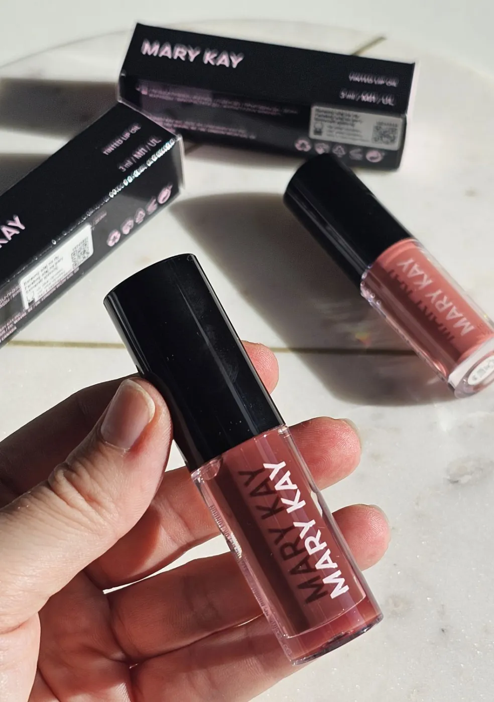 Farebné oleje na pery Mary Kay v odtieňoch Blush a Berry recenzia