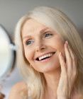 Skin longevity po 45: Jak pečovat o pleť, aby zůstala zdravá co nejdéle