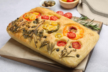 Focaccia so zeleninou zo záhradky: Jednoduchý recept na nadýchaný taliansky chlieb