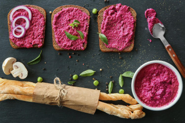 Cviklová nátierka s vajíčkom: jednoduchý recept a tipy na konzistenciu